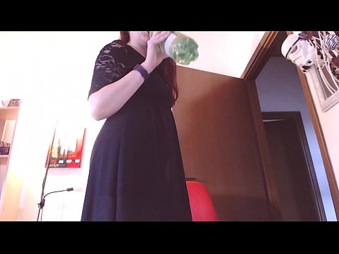 ❤️ Un escravo sumiso que adora as bragas sucias e deliciosas vese obrigado a masturbarse despois de ver este vídeo! Porno en nós ❌❤