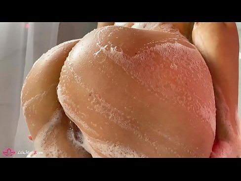 ❤️ Morena masturba o coño cun vibrador ata un orgasmo intenso na ducha Porno en nós ❌❤