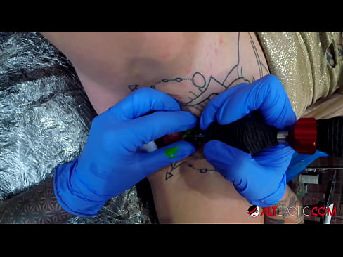 ❤️ Sully Savage, moi tatuada, tatuouse no clítoris Porno en nós ❌❤