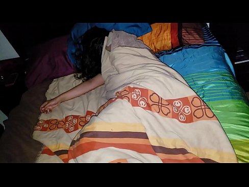 ❤️ Fillastro reprendendo á súa nova madrasta mentres ela dorme. Porno en nós ❌❤